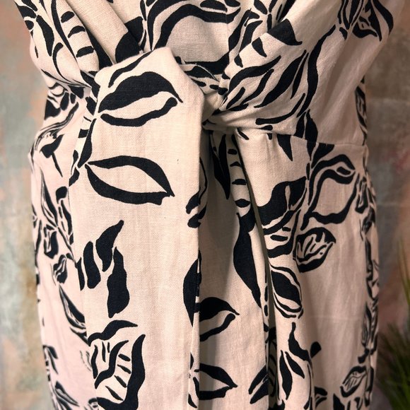 White and Black V-Neck Sundress - Picture 4 of 16